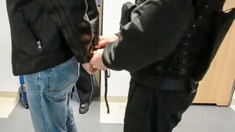 Szukali go w siedmiu państwach. Wpadł przez wyprzedzanie