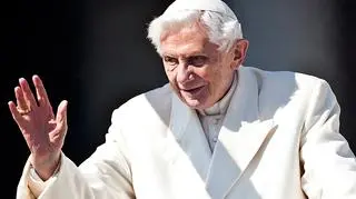 Benedykt XVI spotkał się z papieżem Franciszkiem z okazji 65