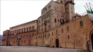 90-osobowy parlament ma siedzibę w Palermo