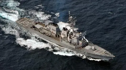 Niszczyciel USS Ross często stacjonuje w basenie Morza Śródziemnego (zdjęcia z 2015 r. z Morza Czarnego)