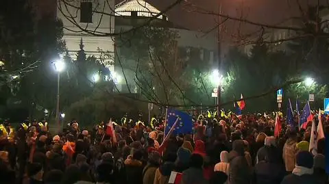 Prokuratura oskarża demonstrantów z 16 grudnia