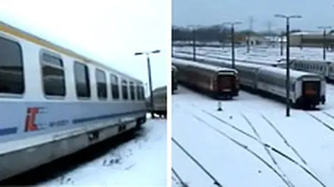 Setka nowoczesnych wagonów stoi odłogiem na bocznicy
