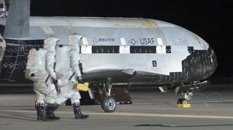 X-37B wraca na Ziemię. Tajna maszyna Pentagonu spędziła 22 miesiące w kosmosie