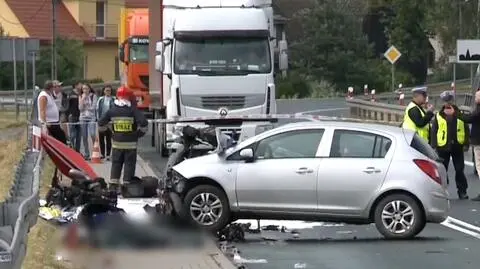 Zderzenie motocykla z samochodem osobowym. Dwie osoby zginęły