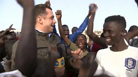 Wojciech Bojanowski wśród senegalskich kibiców