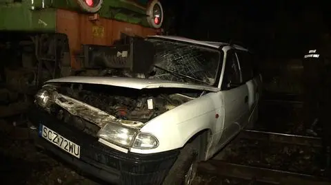 Wypadek na przejeździe. "Pociąg przeciągnął auto 100 metrów po szynach"