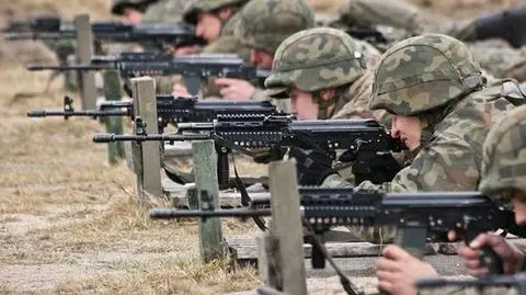 Wojsko chce wzywać osoby "szczególnie przydatne" - lekarzy, prawników