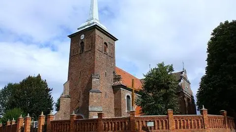 Osiem ton śmieci w krzakach. "Bo ksiądz kazał"