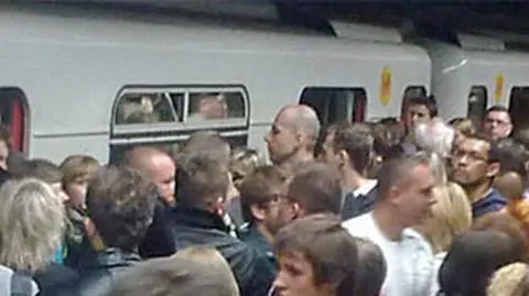 80-latka wpadła pod pociąg stołecznego metra