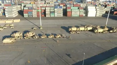 Rozładunek sprzętu z lotu ptaka 