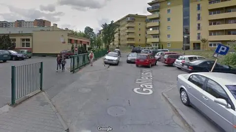 Poznań: miasto chce ograniczyć dojazdy i parkowanie pod szkoły autem