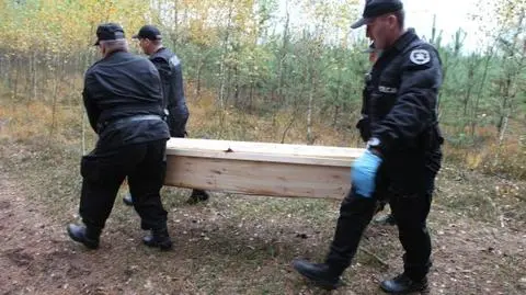 Nie mogą odesłać skradzionych trumien. 
"Brakuje dokumentów"