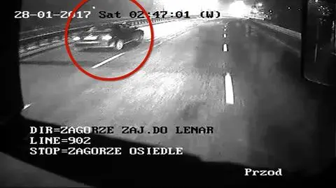 Sosnowiec. Nocny ostrzał autobusu. 19-latek usłyszał zarzuty