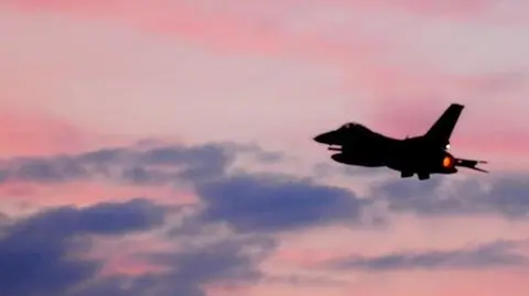 Podleciał do Obamy,
 spotkał się z F-16