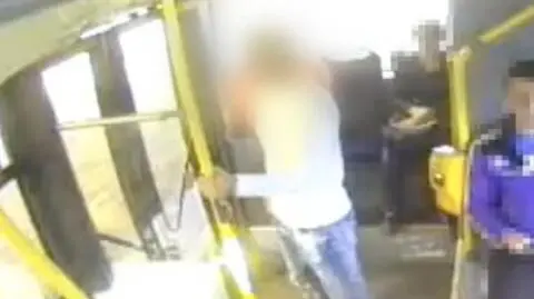 Toruń: policja zatrzymała podejrzanego o napaść na 9-latkę