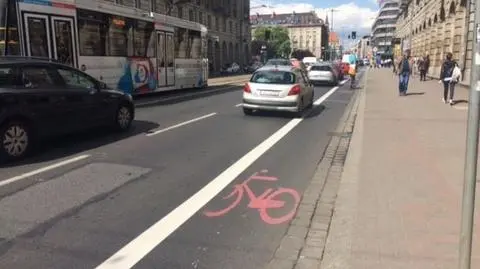Rowerzyści pojadą nowymi pasami. Wrocław maluje ścieżki wzdłuż jezdni