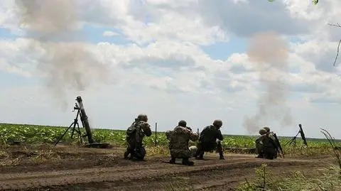 Rebelianci publikują wideo z nocnego ostrzału Doniecka 
