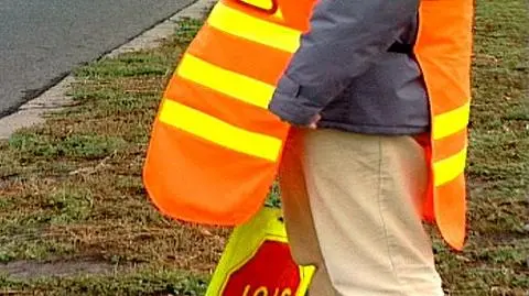 Pijany przeprowadzał dzieci przez jezdnię