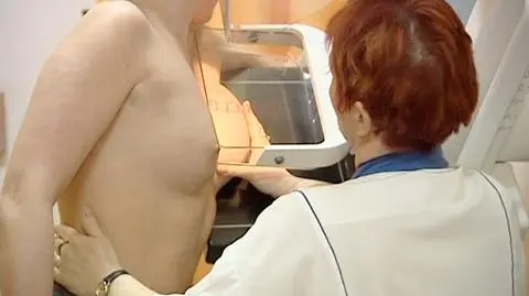 "Kobieta kładzie się z biustem swoim, a budzi ze zrekonstruowanym"