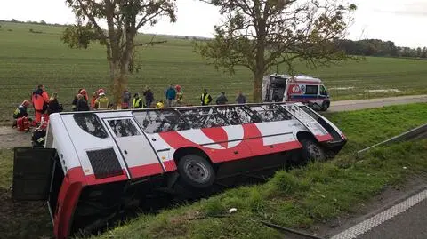 Warmińsko-Mazurskie. Wypadek autobusu z dziećmi
