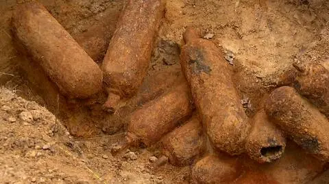 Butle na gaz bojowy z czasów I wojny światowej znalezione w Warszawie