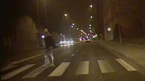 Omal nie potrącił pieszej na zebrze. "Spieszył się po pizzę"