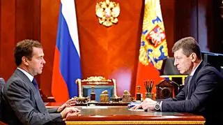 Dmitrij Miedwiediew i Dmitrij Kozak (po prawej)