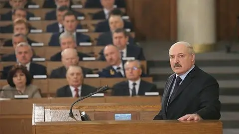 Zdjęcie: Łukaszenka wygłasza orędzie w parlamencie. Nagranie: test zdolności bojowej białoruskich wojsk rakietowych