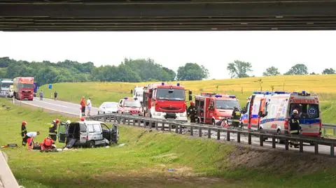 "Czołówka" na krajowej "22". 
Zginął ksiądz i młody mężczyzna