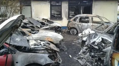 Płonęły jak zapałki. 13 aut w ogniu w Poznaniu