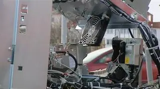 Wpuszczali gaz do środka i detonowali bankomat