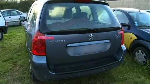 Od narodzin w bagażniku?