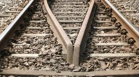 Wykolejony wagon blokuje ruch