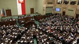 Byli politycy uważają, że posłowie powinni więcej zarabiać 