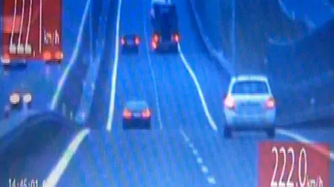Mężczyzna jechał ponad 220 km/h