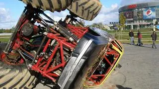 Monster truck wywrócił się podczas prezentacji