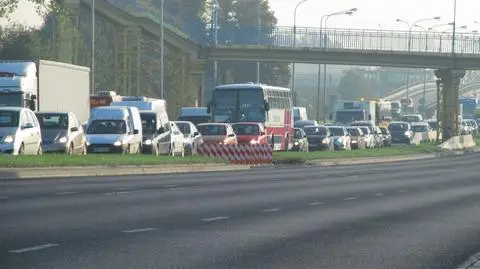 Zderzenie sześciu aut. Korek na pół kilometra