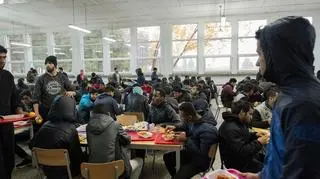 Coraz więcej migrantów sprowadza się do bogatych europejskich krajów
