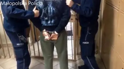 Zniszczone samochody na krakowskim osiedlu