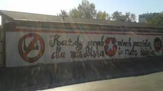 Pseudograffiti przy ul. Głowackiego
