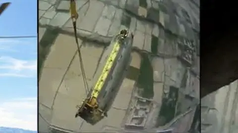 Helikopter urwał się helikopterowi. Runął tuż obok zabudowań