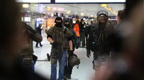 Duesseldorf. Atak siekierą w pociągu