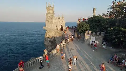 Wakacje z duchami na Krymie. Władza się stara, lud znajduje rozwiązanie