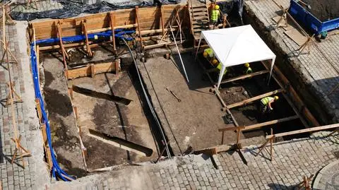 Archeolodzy wpuszczeni w kanał. "Nie zatykamy nosa"