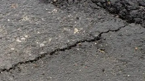 Poznań: remontują nawierzchnię na ul. Matyi i moście Dworcowym