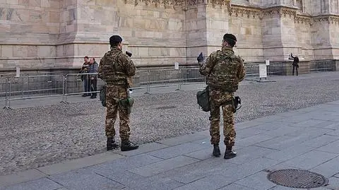 Atak nożem na dworcu w Mediolanie. Policjant i żołnierz w szpitalu