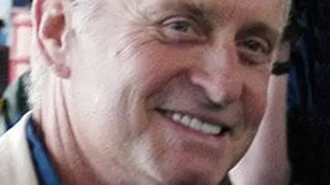 Michael Douglas wygrywa z rakiem