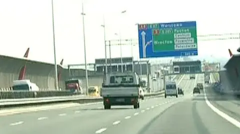 Złe oznakowanie zjazdu na stadion