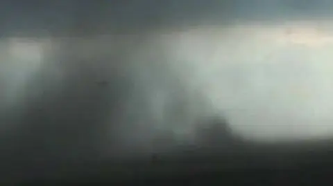 Nagrali szalejące tornado