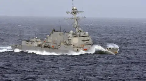 Amerykańska Flota Pacyfiku patroluje olbrzymie akweny od Japonii po Australię (wideo: USS Barry zawija do portu w Yokosuce, materiał z 2016 r.)